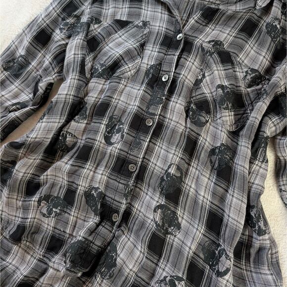 Skull Plaid Print Flannel Button Down Shirt Women's XL Black Gray Y2K - Picture 4 of 8